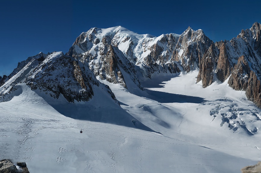 Mont Blanc and surrounds in crystal clear air. Click to access panorama. Credit: Filippo Blengini/In2White
